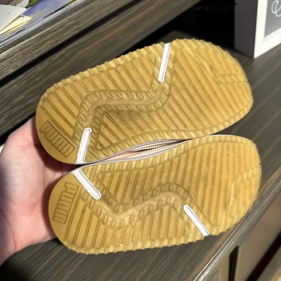 Girls pink pumas - Picture 4 of 5